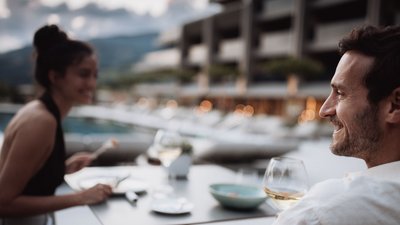 Couple talking during dinner at an outdoor restaurant