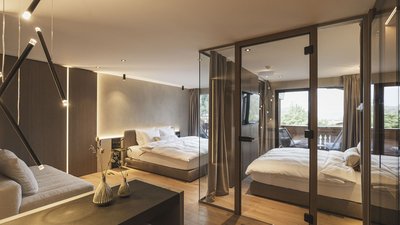 The best photos from our hotel in South Tyrol that kids love Modern hotel room with two beds and glass partition